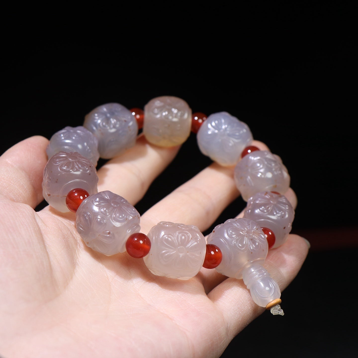 A0059 Old Chinese Agate Carved Flower Design Beads Bracelet