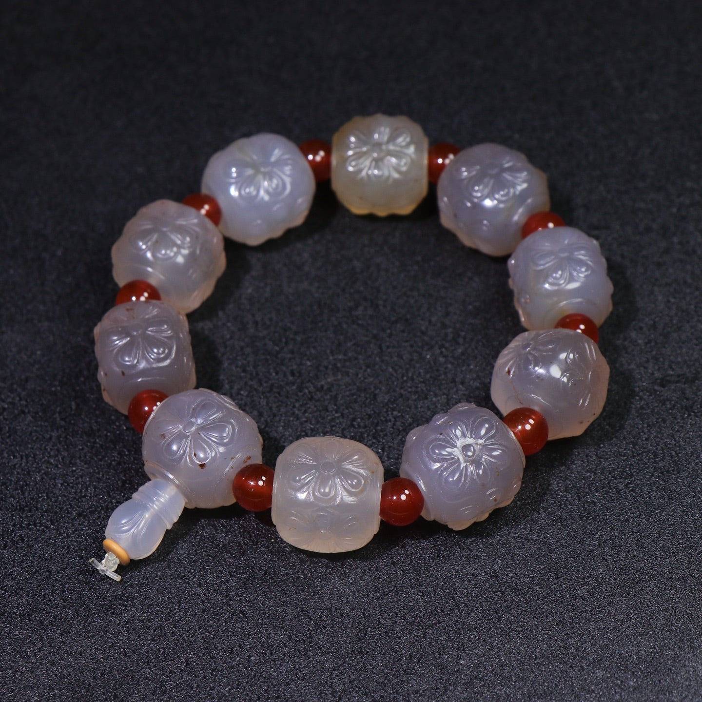 A0059 Old Chinese Agate Carved Flower Design Beads Bracelet