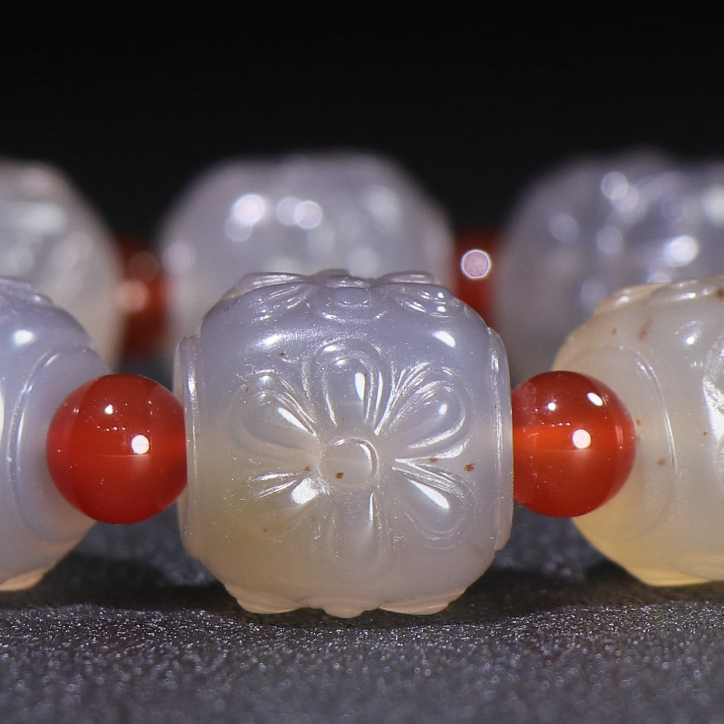 A0059 Old Chinese Agate Carved Flower Design Beads Bracelet