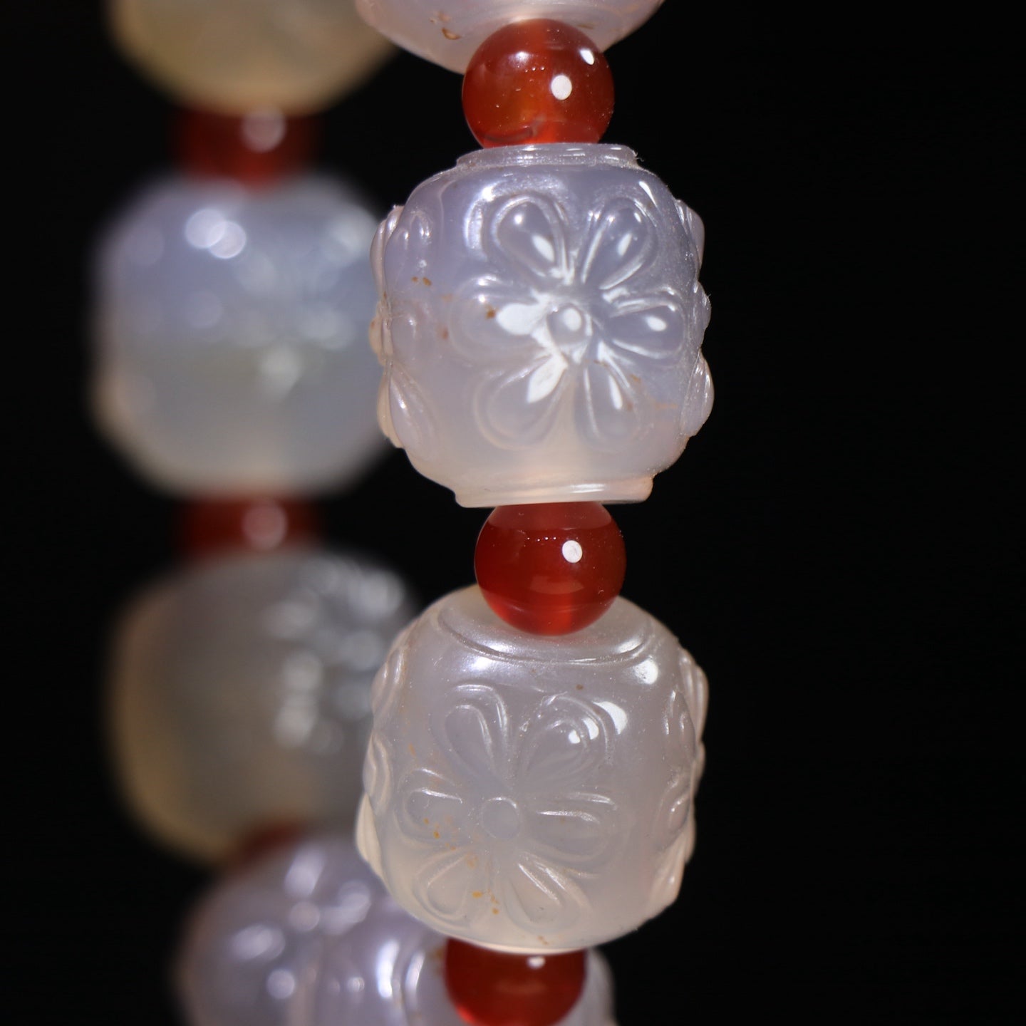 A0059 Old Chinese Agate Carved Flower Design Beads Bracelet