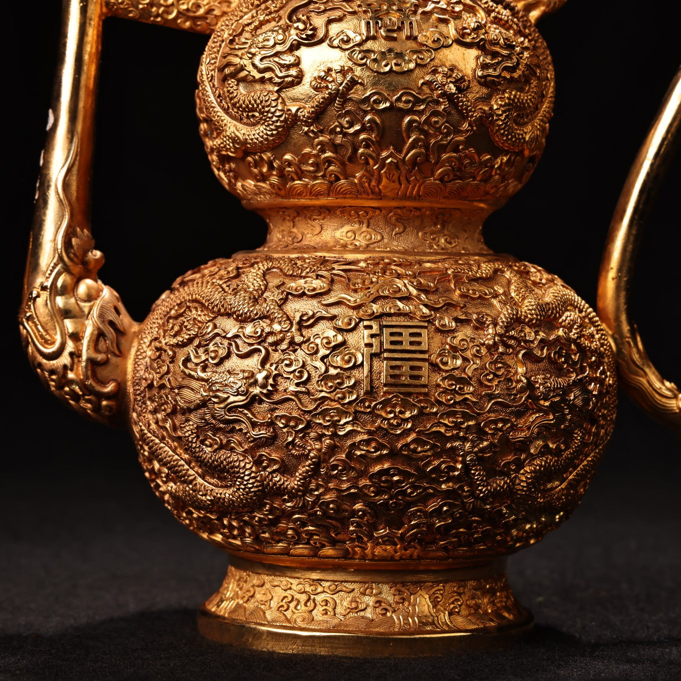 A0072 A Set Vintage Chinese Gilt Gold Copper Low Relief Dragon Design Gourd Wine Pot w Cups