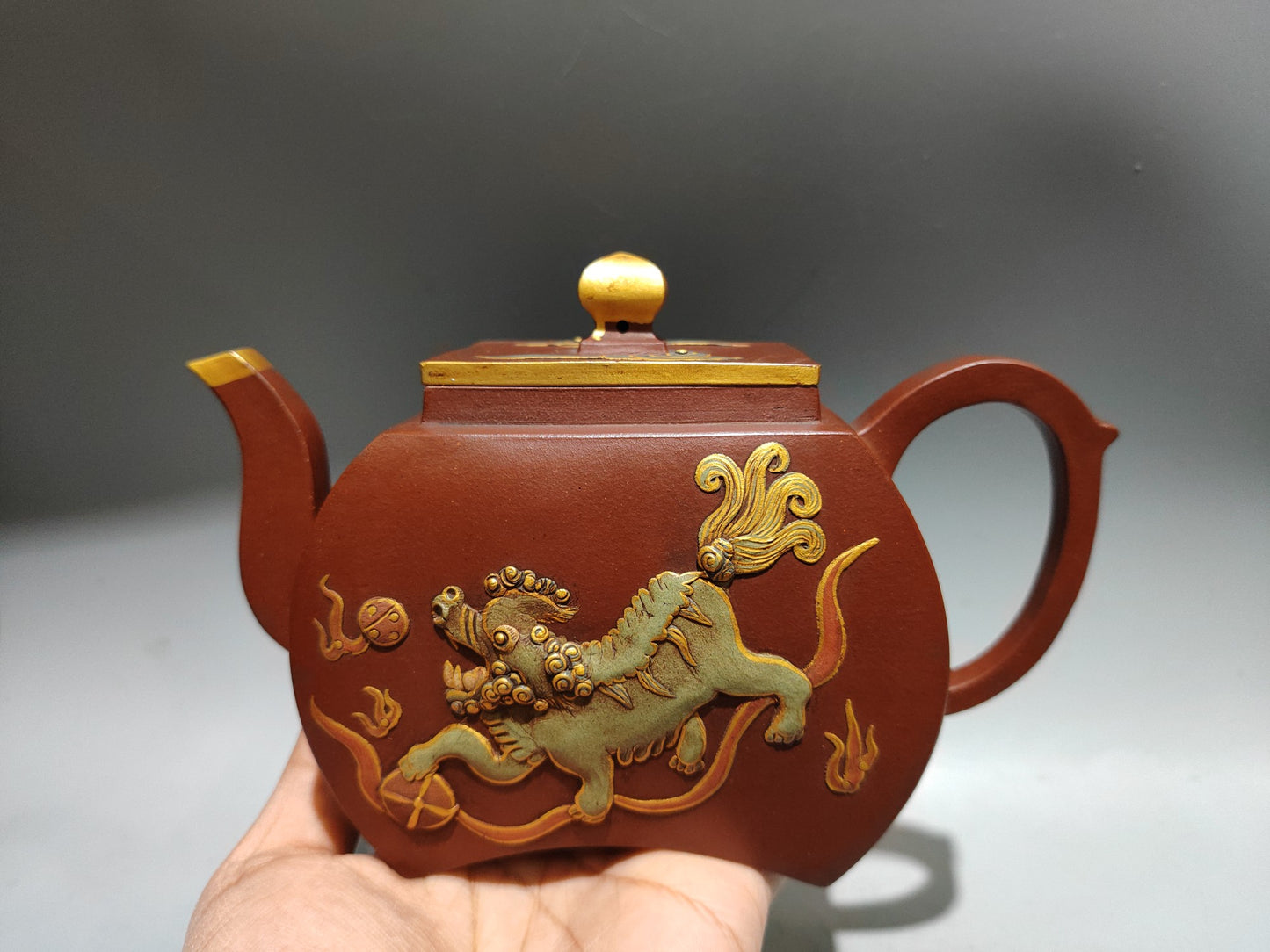 A0082 Chinese Gilt Gold Yixing Zisha Clay Fortune Kylin Teapot w Artist Signed