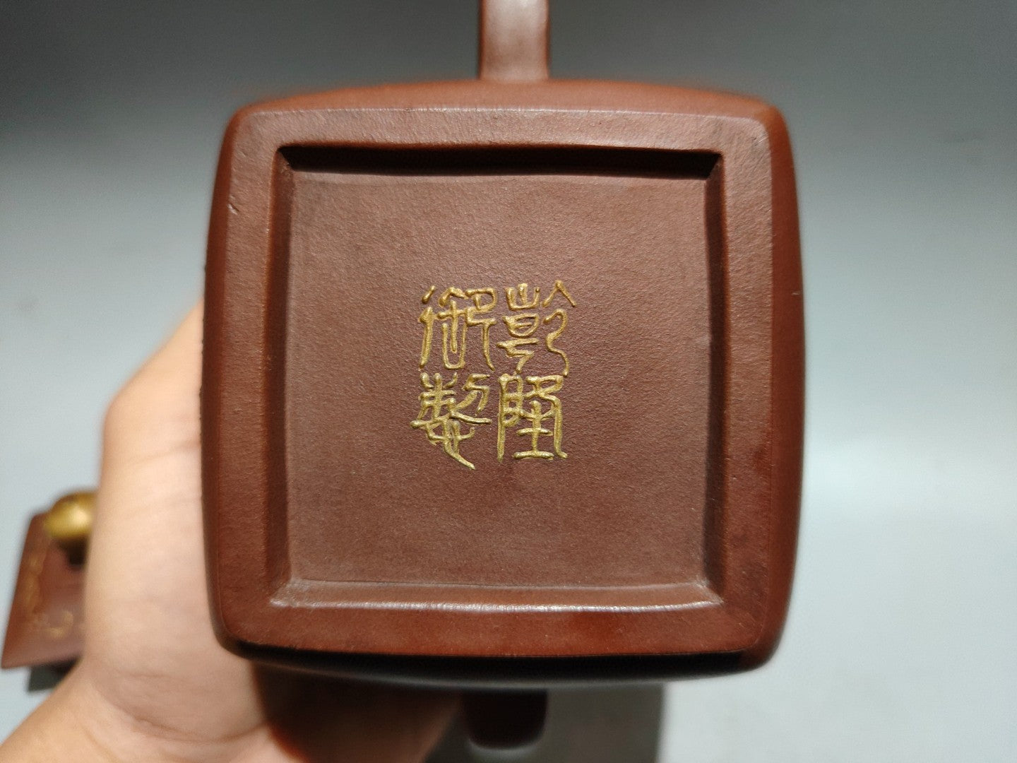 A0084 Chinese Yixing Zisha Clay Crane & Pine Tree Design Teapot w Artist Signed