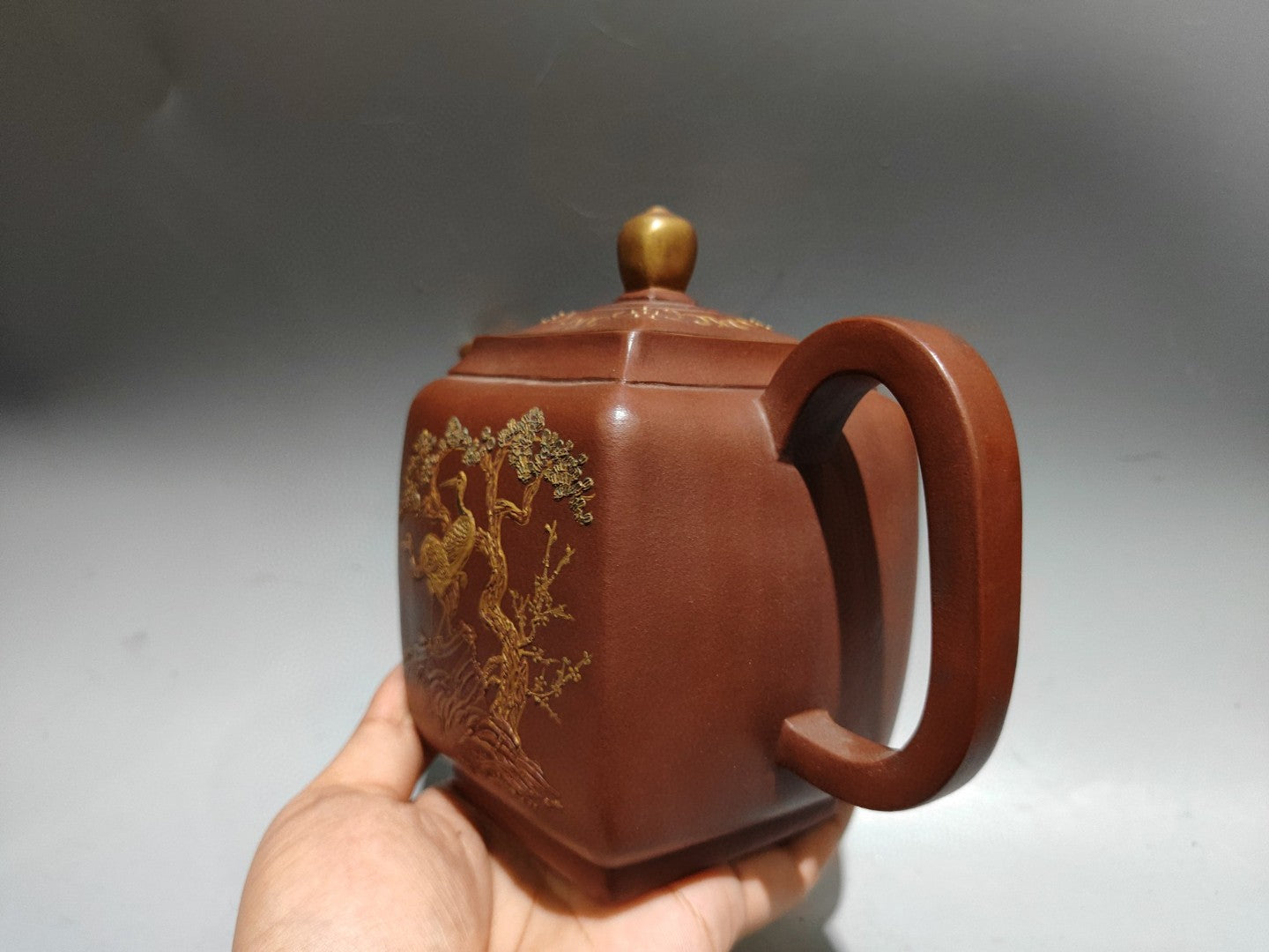 A0084 Chinese Yixing Zisha Clay Crane & Pine Tree Design Teapot w Artist Signed