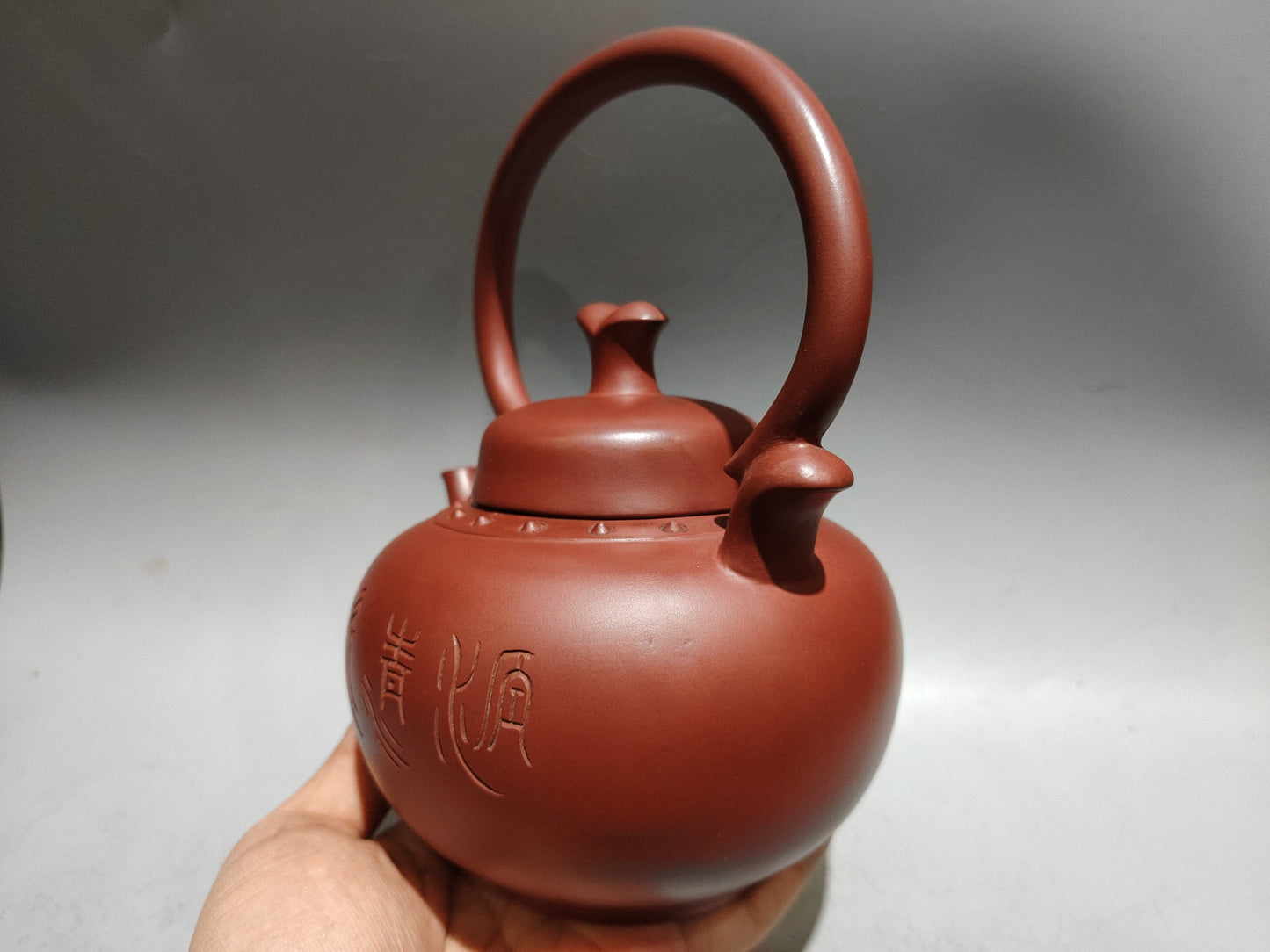 A0085 Chinese Yixing Zisha Clay Handle Teapot w Artist Signed