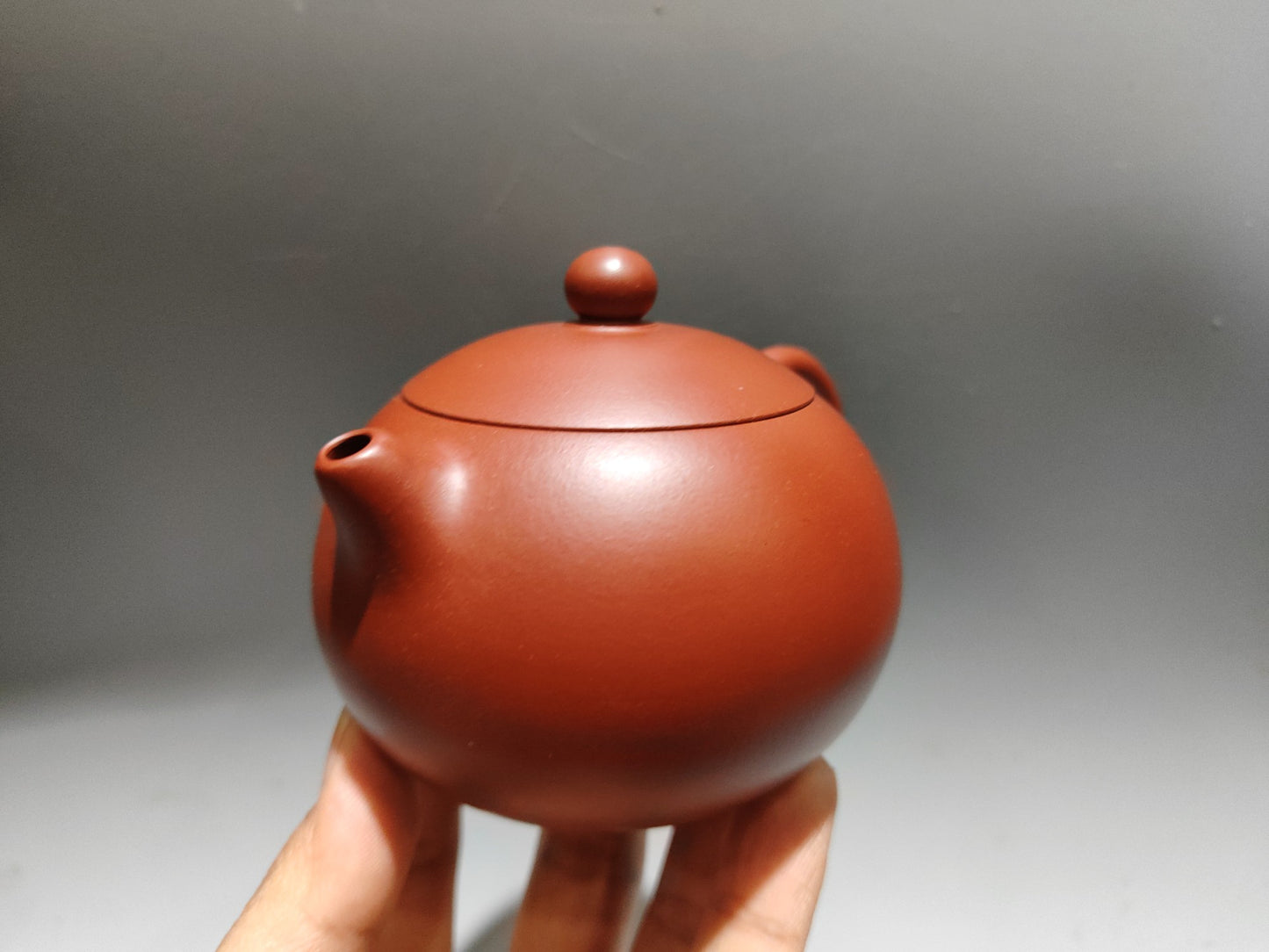 A0092 Chinese Yixing Zisha Clay Teapot w Artist Signed