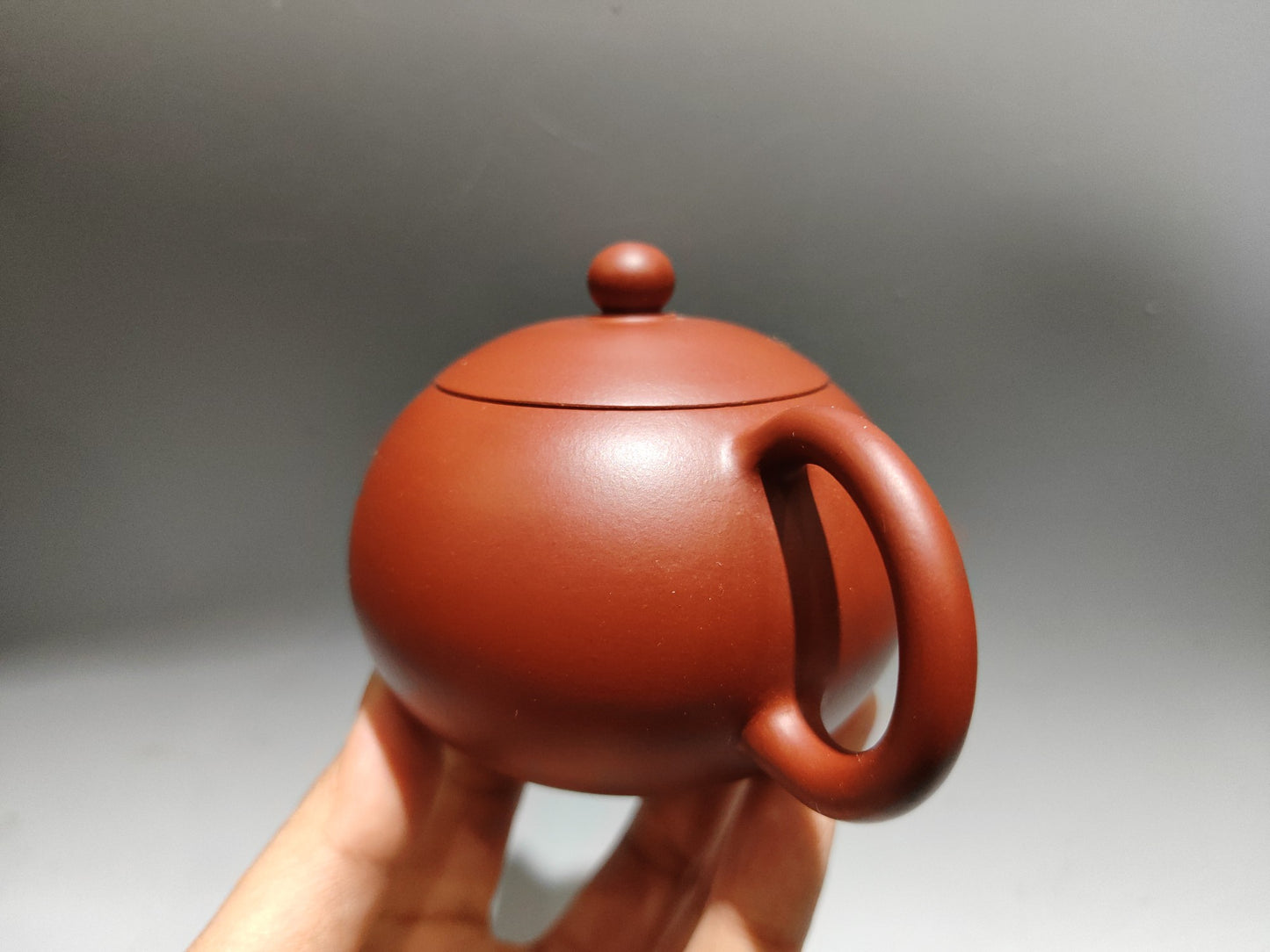 A0092 Chinese Yixing Zisha Clay Teapot w Artist Signed