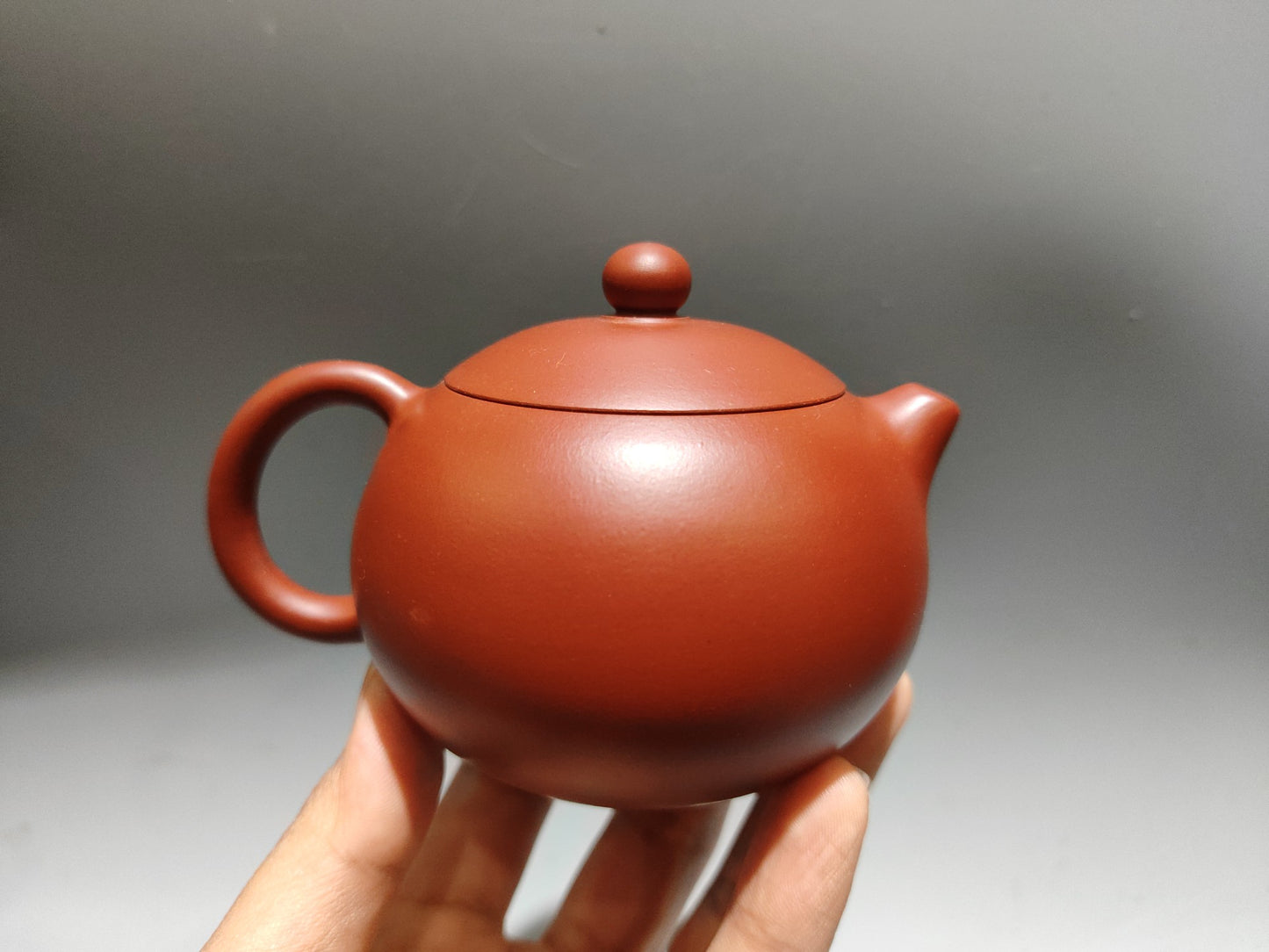 A0092 Chinese Yixing Zisha Clay Teapot w Artist Signed