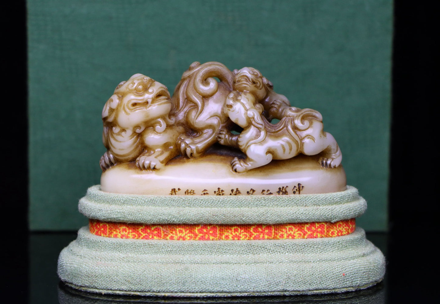 A0097 Old Chinese Shoushan Stone Carved Fortune Lion Seal w Box