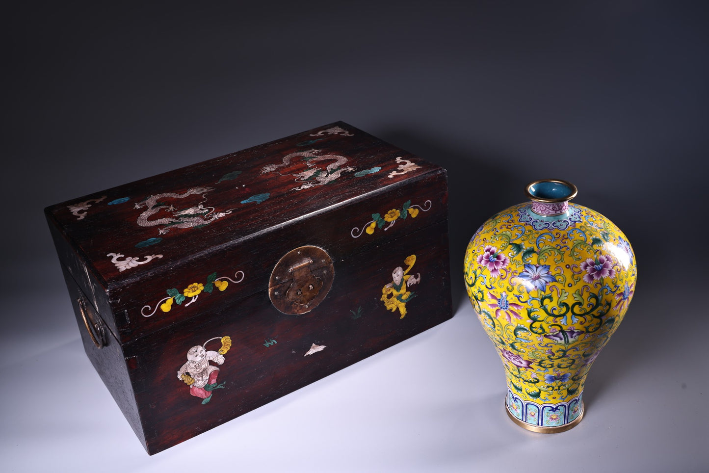 A0138 Vintage Chinese Gilt Edge Bronze Enamel Lotus Flower Design Vase w Wood Inaly Shell Box