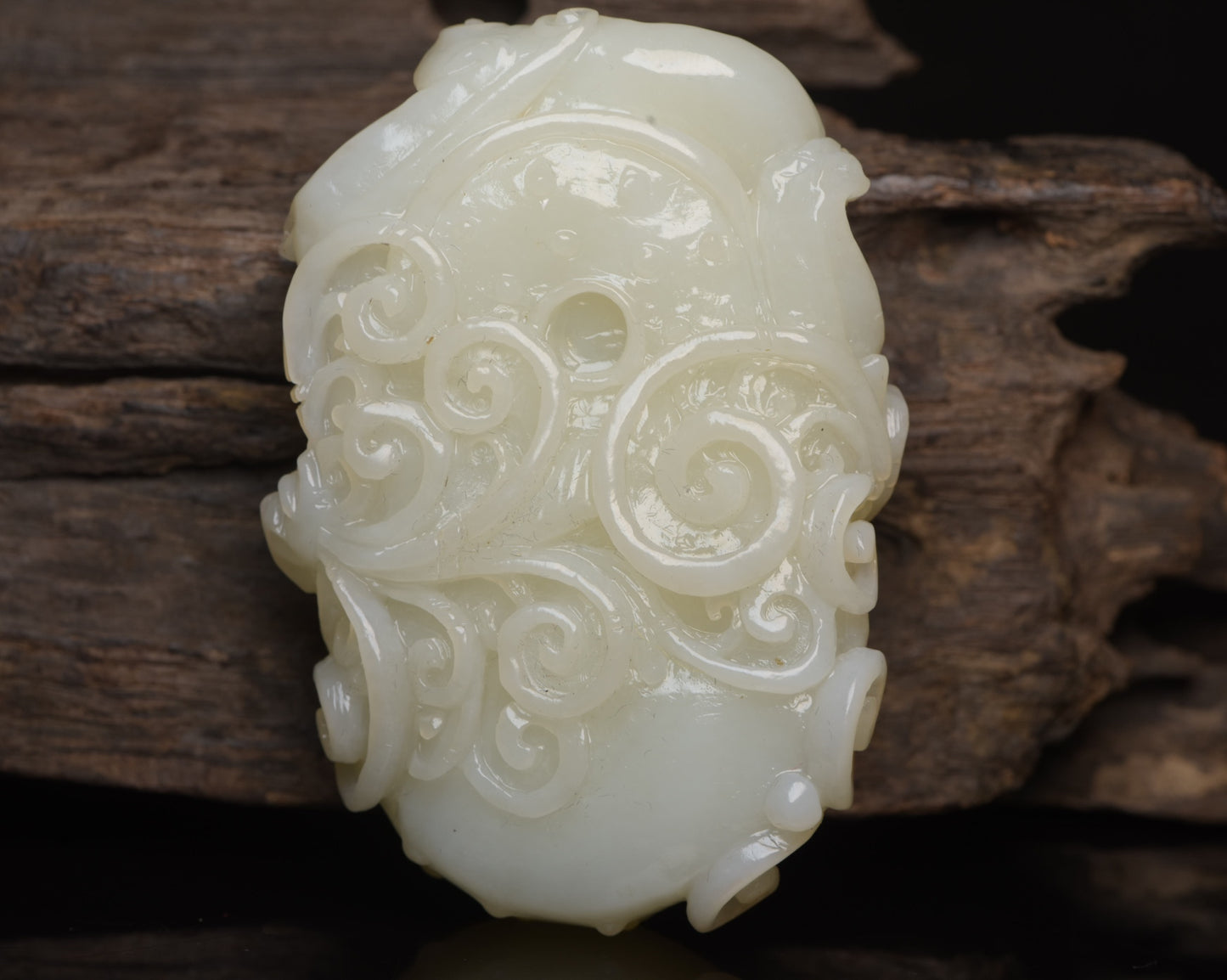 A0157 Chinese Natural Hetian Jade Carved Fortune Dragon Pendant