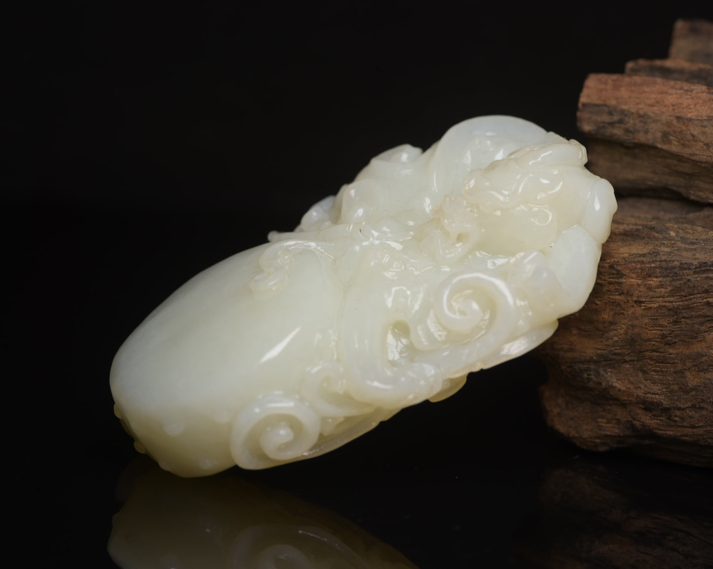 A0157 Chinese Natural Hetian Jade Carved Fortune Dragon Pendant