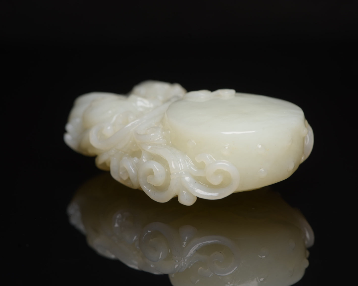 A0157 Chinese Natural Hetian Jade Carved Fortune Dragon Pendant