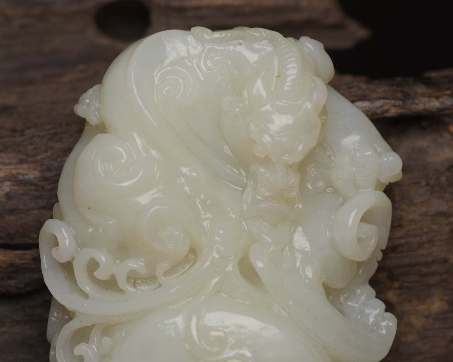 A0157 Chinese Natural Hetian Jade Carved Fortune Dragon Pendant