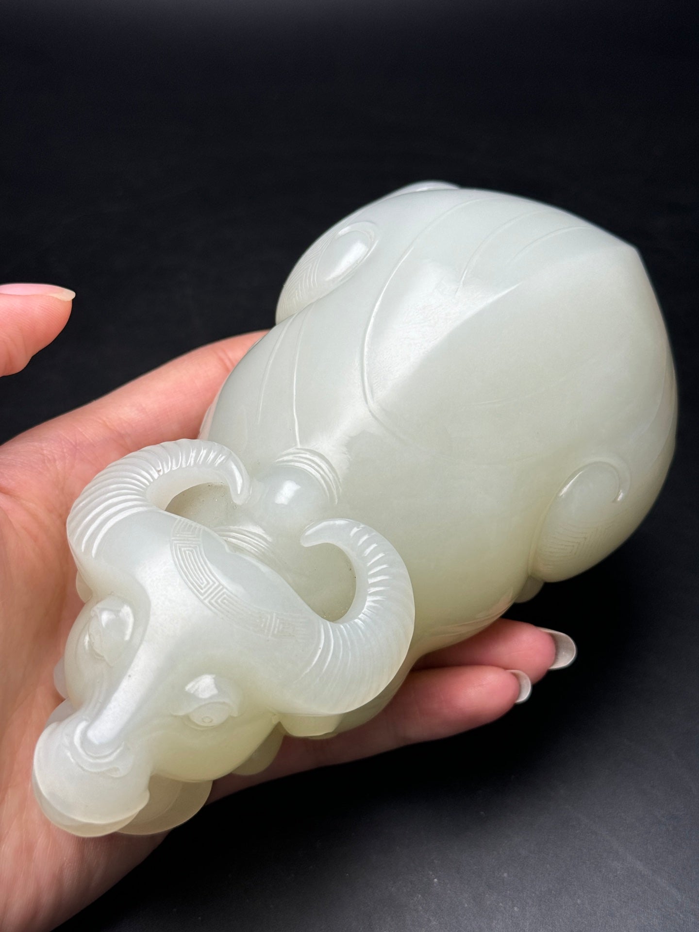 A0182 High Quality Chinese White Hetian Jade Fortune Ox Statue