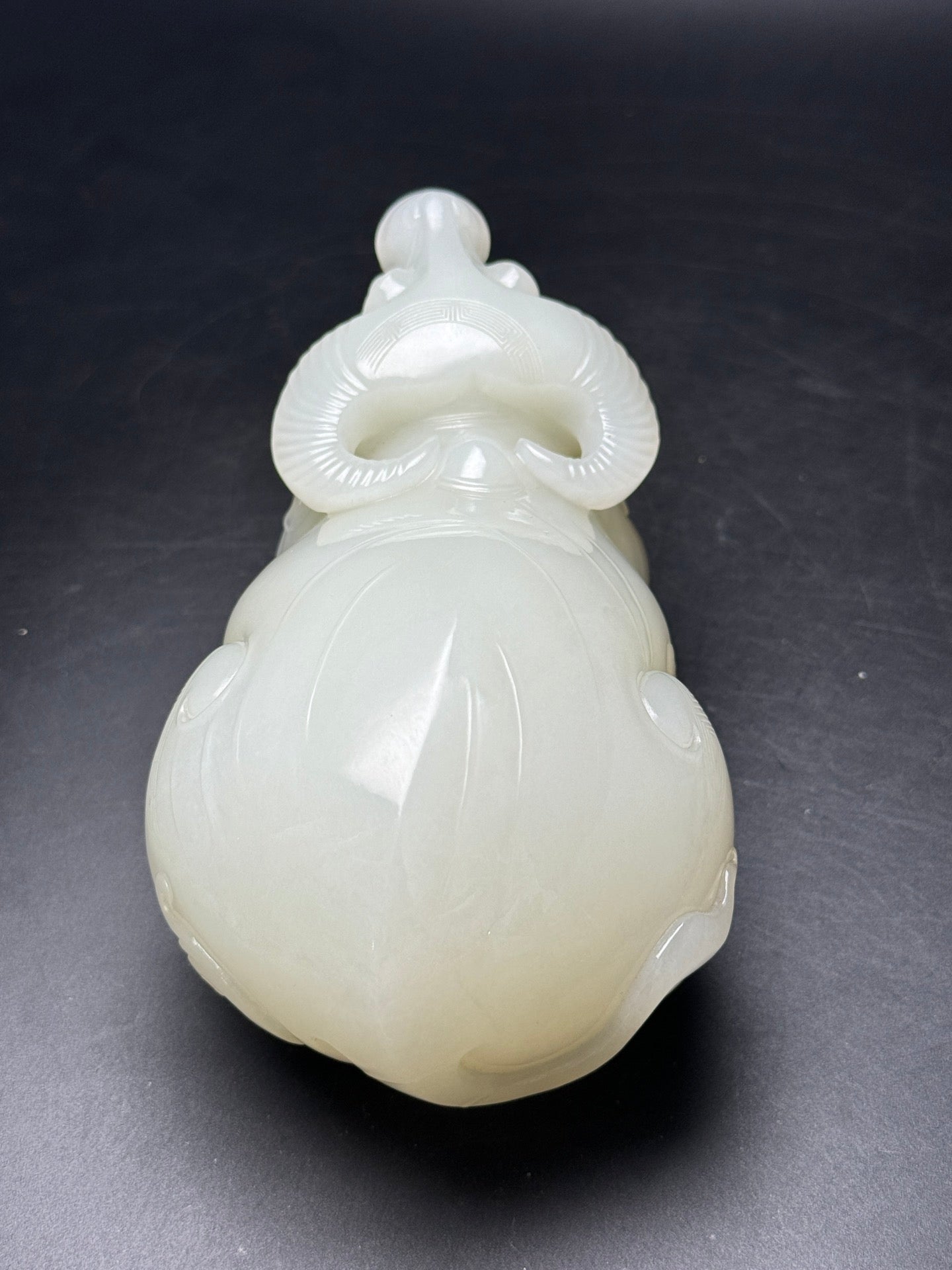 A0182 High Quality Chinese White Hetian Jade Fortune Ox Statue