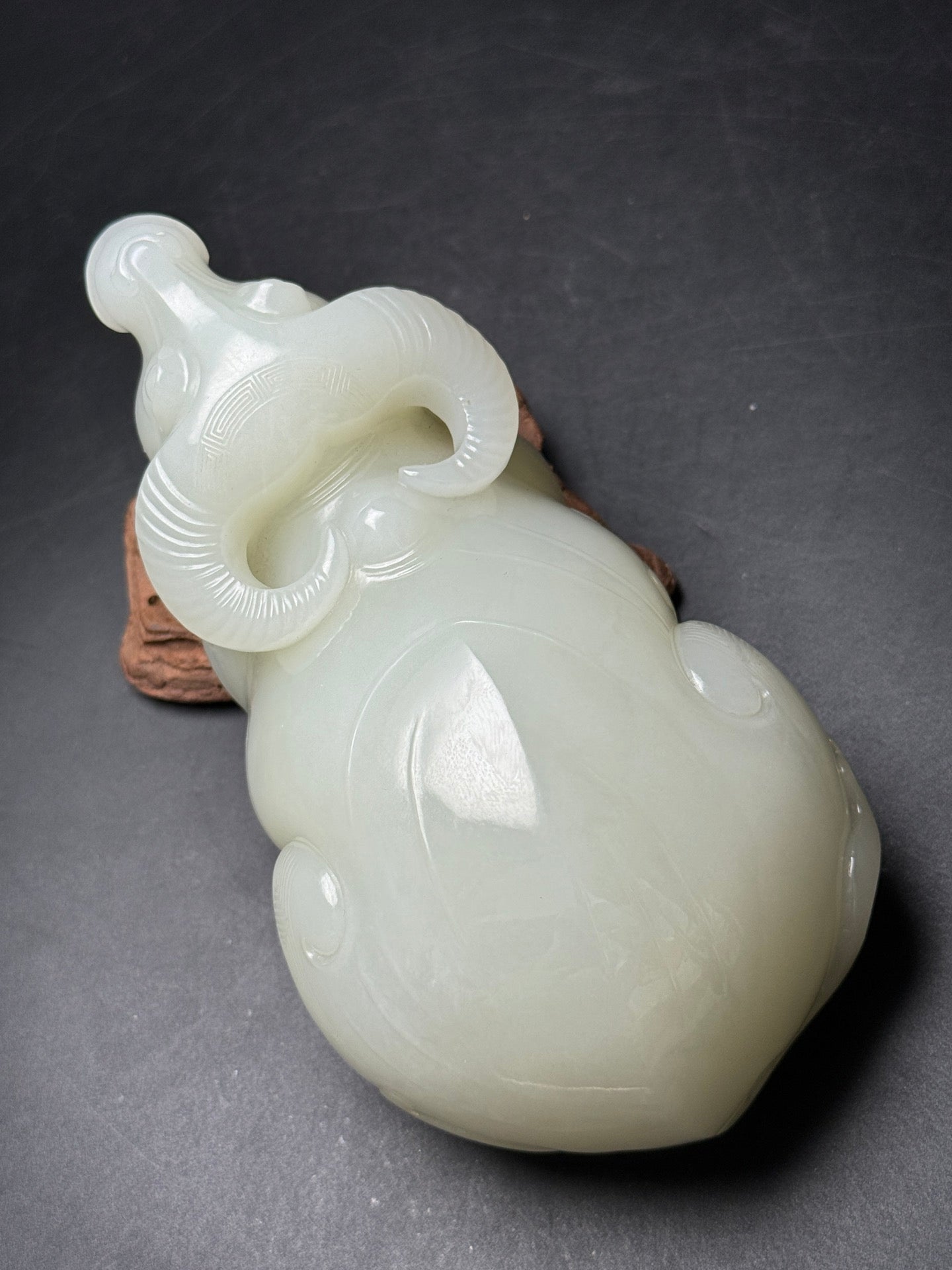 A0182 High Quality Chinese White Hetian Jade Fortune Ox Statue