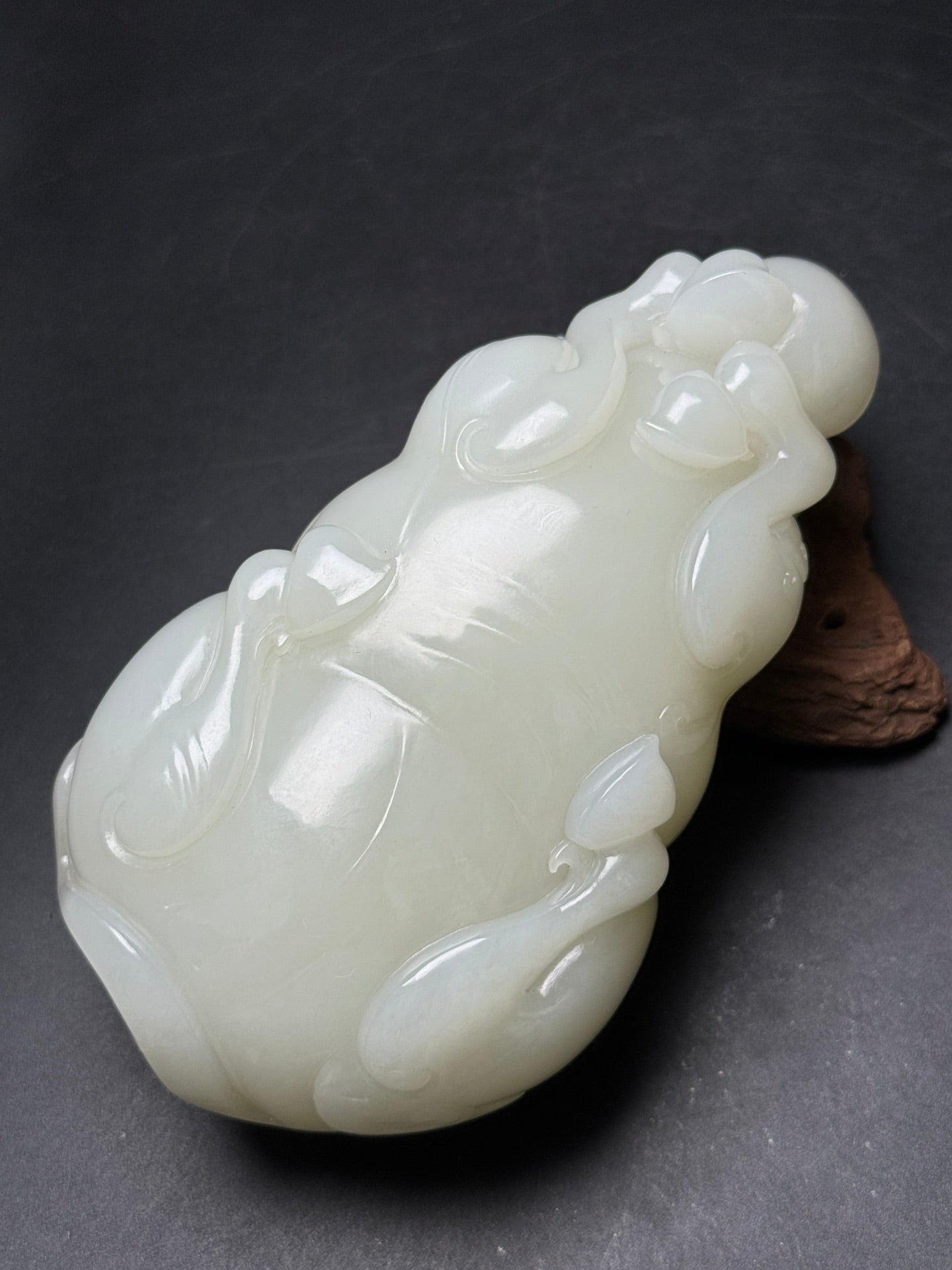 A0182 High Quality Chinese White Hetian Jade Fortune Ox Statue