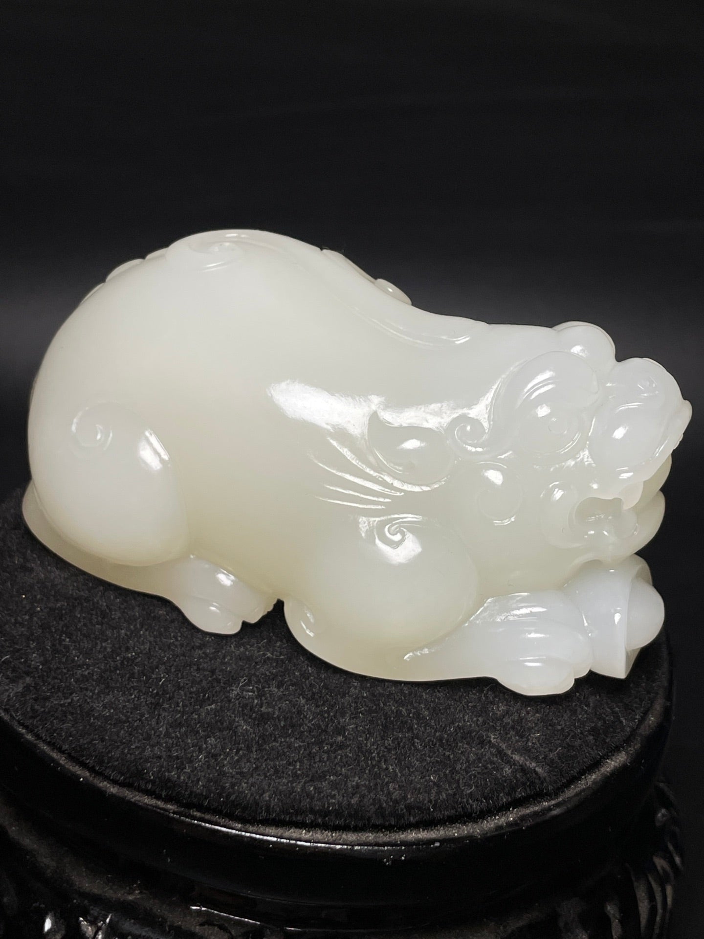 A0183 Superb Chinese Hetian Jade Carved Fortune Pixiu Statue