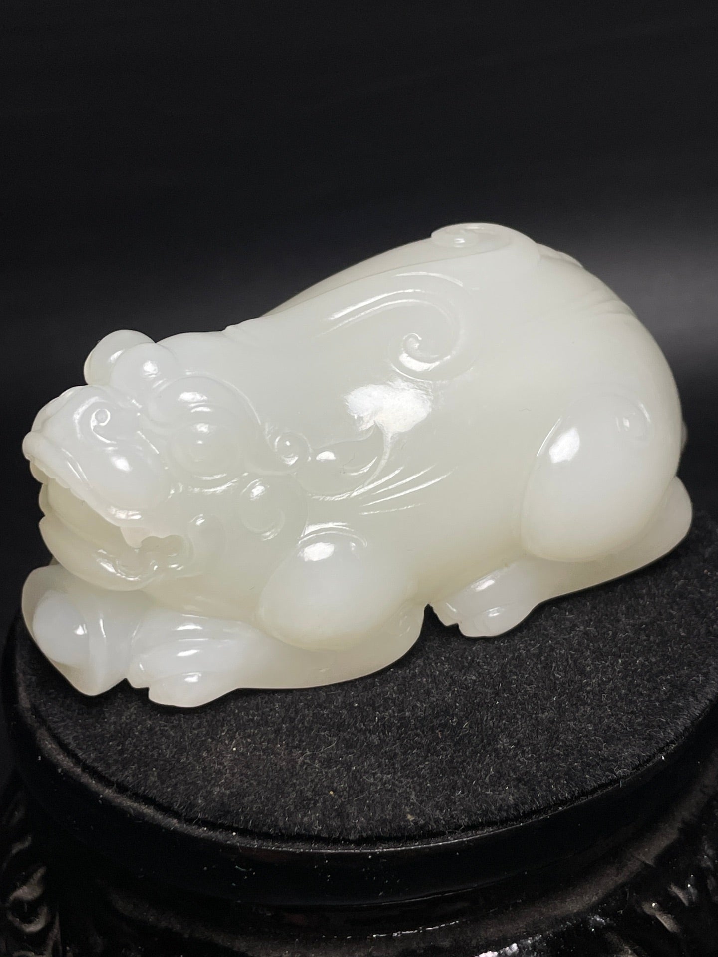 A0183 Superb Chinese Hetian Jade Carved Fortune Pixiu Statue