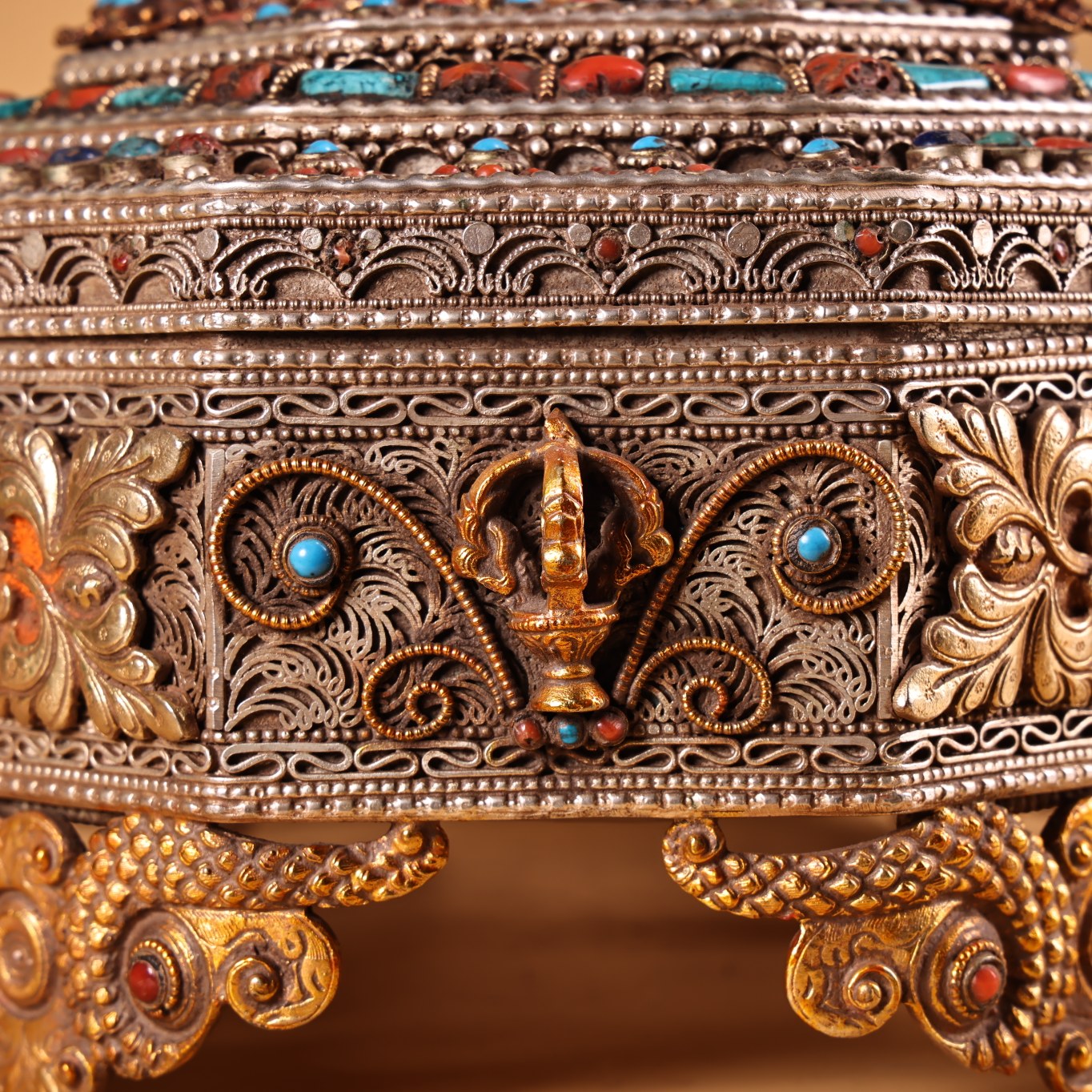 A0219 Tibetan Gilt Gold Pure Silver Inlay Turquoise & Lapis Lazuli,Red Coral Beast Head Design Jewellery Box