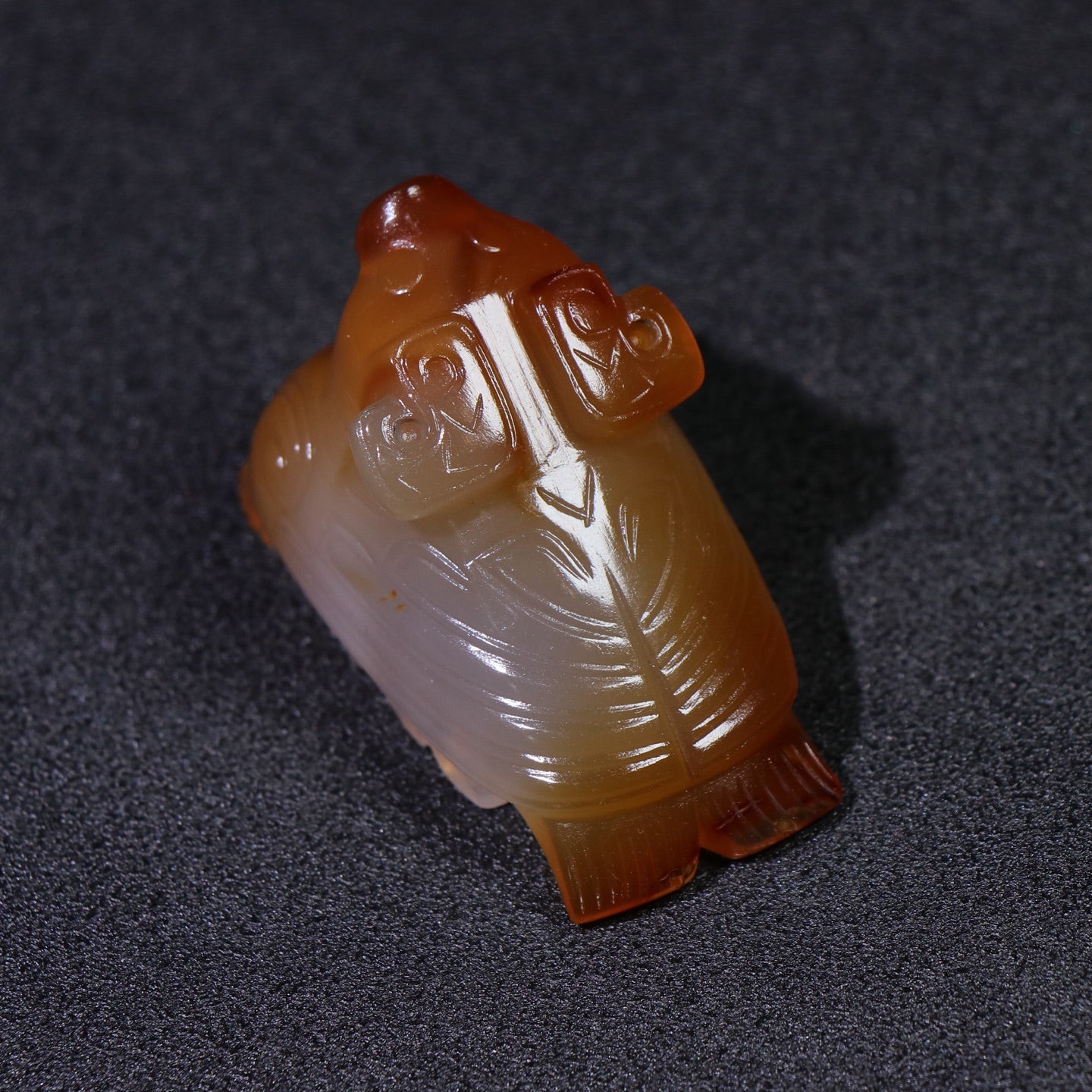 A0220 Old Chinese Agate Carved Bird Pendant