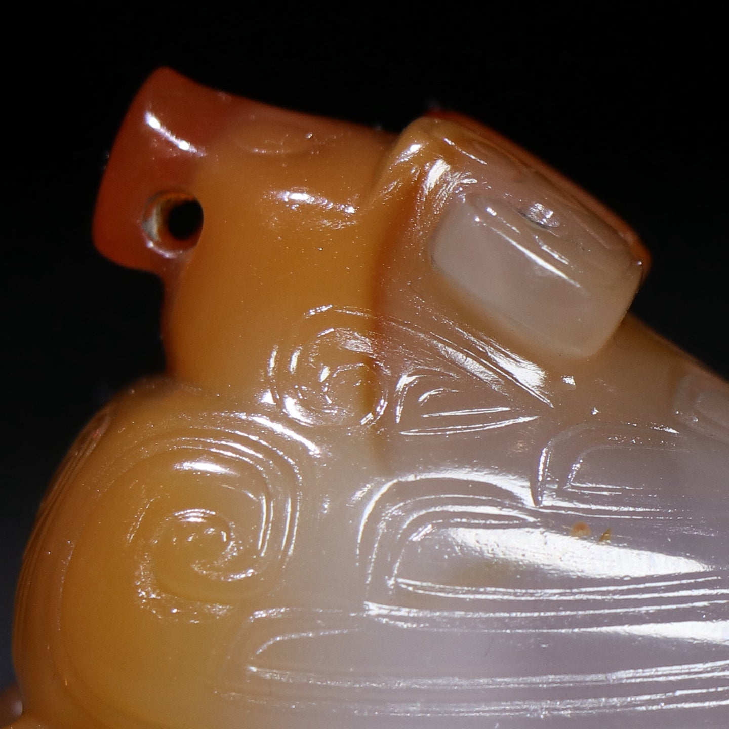 A0220 Old Chinese Agate Carved Bird Pendant