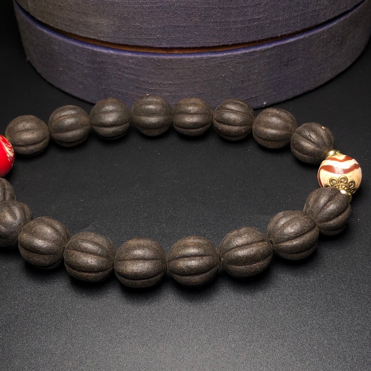 A0226 Old Chinese Chenxiang Wood Beads Bracelet w Box