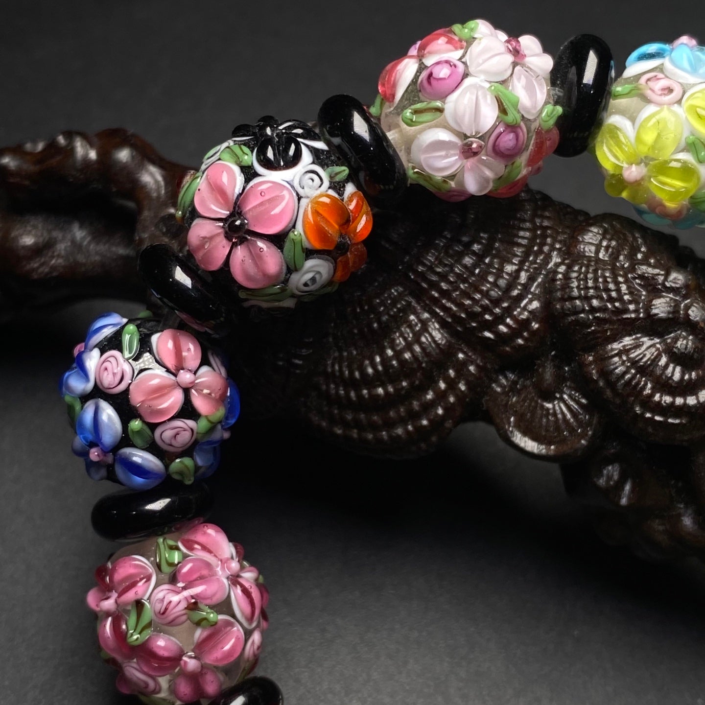 A0245 Old Chinese Peking Glass Flower Beads Bracelet