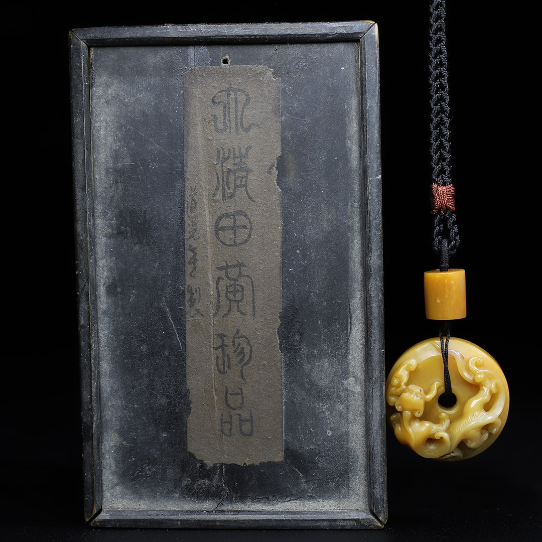 A0248 Vintage Chinese Shoushan Stone Tianhuang Stone Carved Chi Dragon Pendant w Box