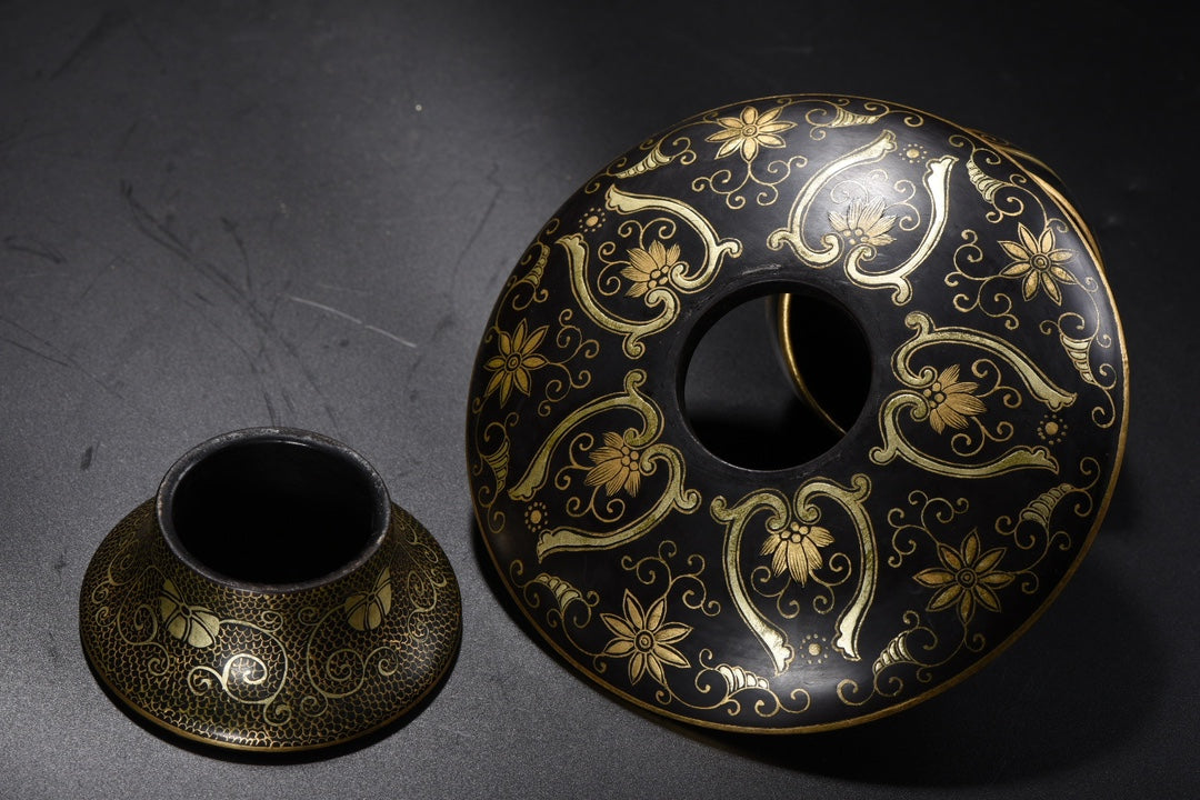 A0279 Old Chinese Gilt Gold Black Lacquerware Flower Design Cup