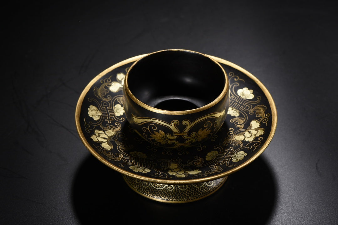 A0279 Old Chinese Gilt Gold Black Lacquerware Flower Design Cup