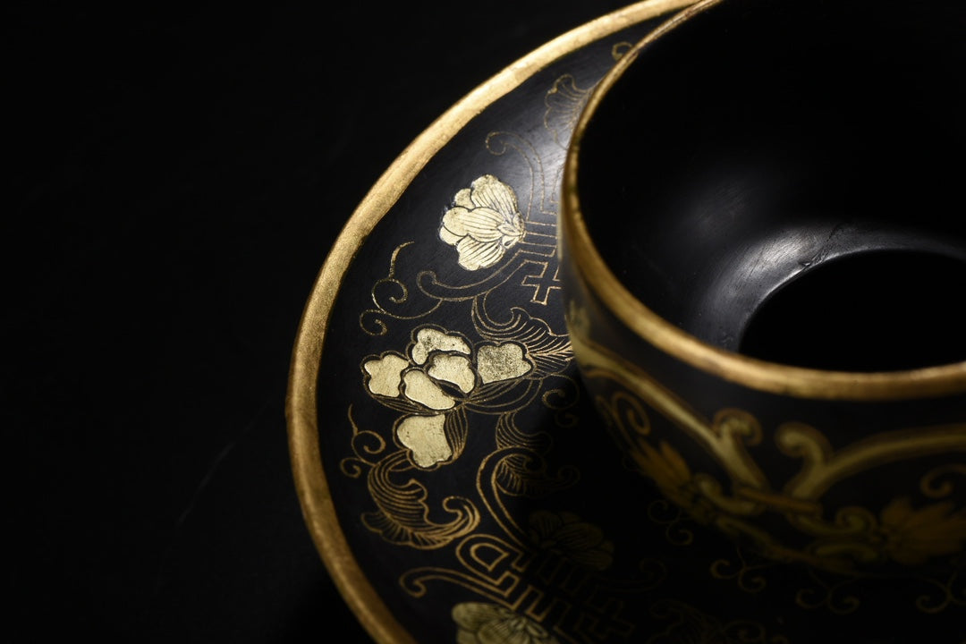 A0279 Old Chinese Gilt Gold Black Lacquerware Flower Design Cup