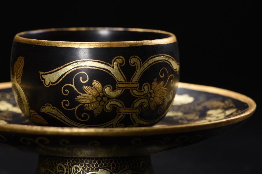 A0279 Old Chinese Gilt Gold Black Lacquerware Flower Design Cup