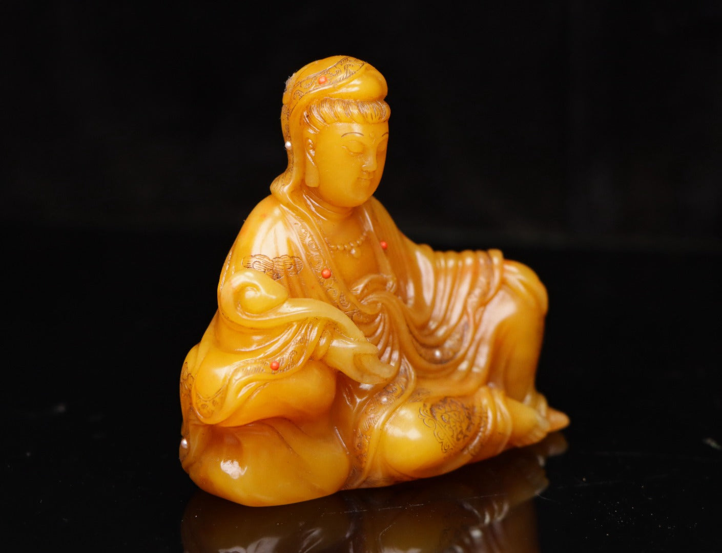 A0284 Vintage Chinese Shoushan Stone Tianhuang Stone Carved Kwan-yin Statue w Box