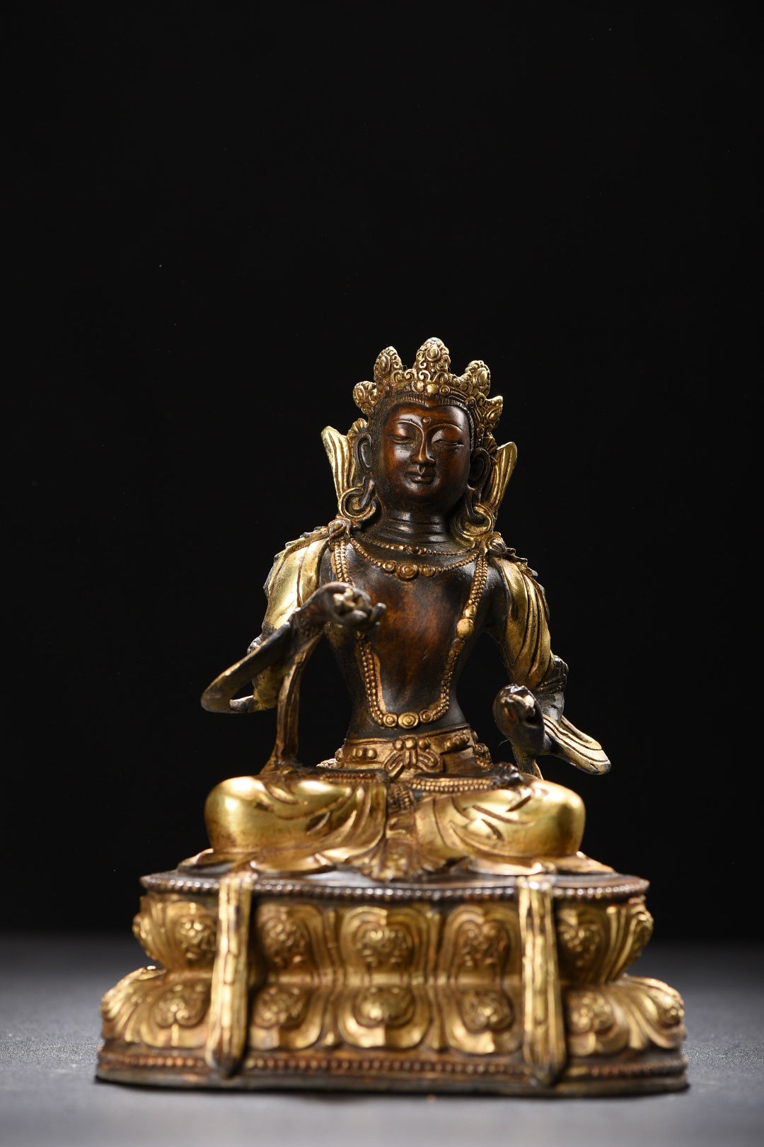 A0294 Vintage Chinese Gilt Gold Bronze Buddha Statue