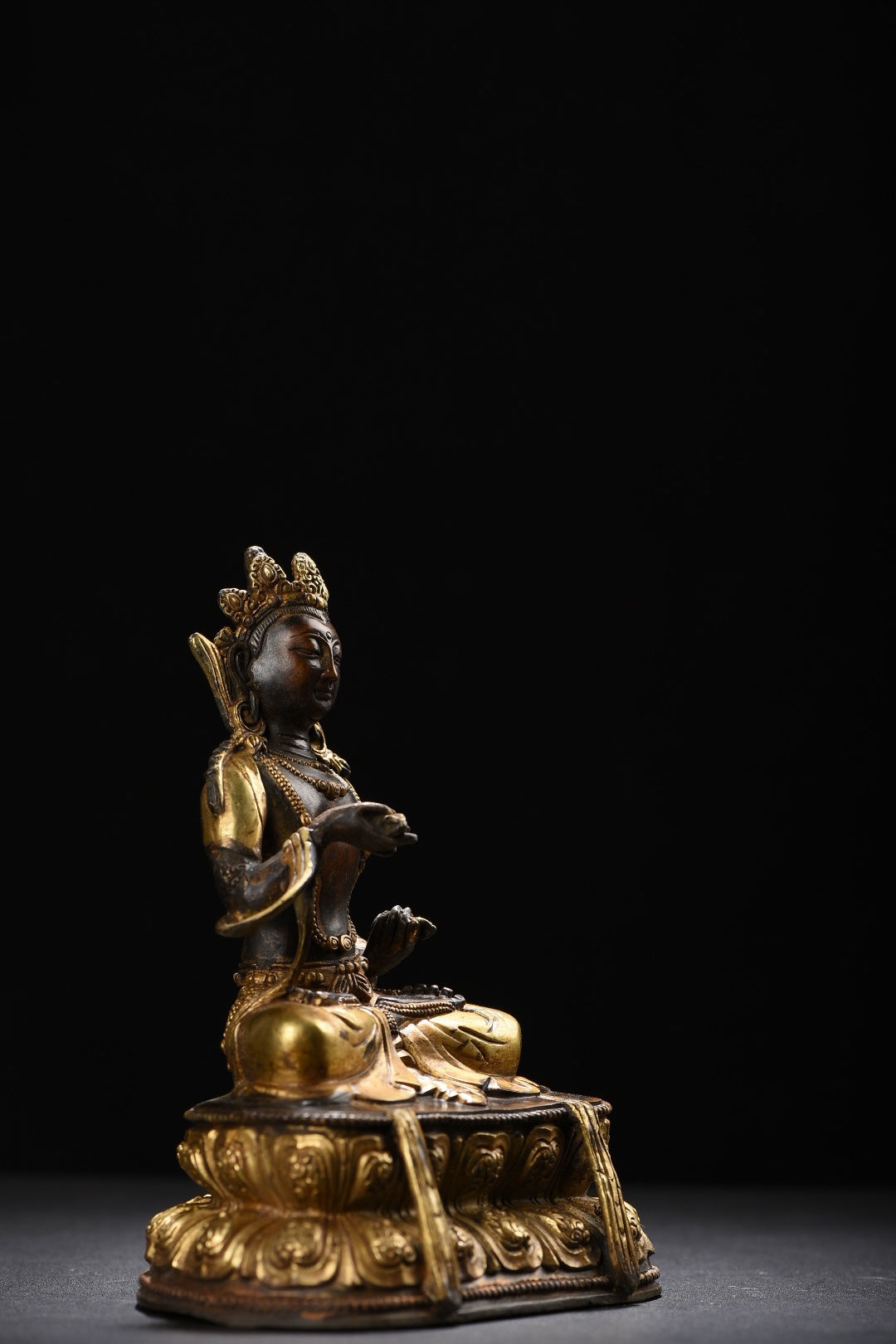 A0294 Vintage Chinese Gilt Gold Bronze Buddha Statue