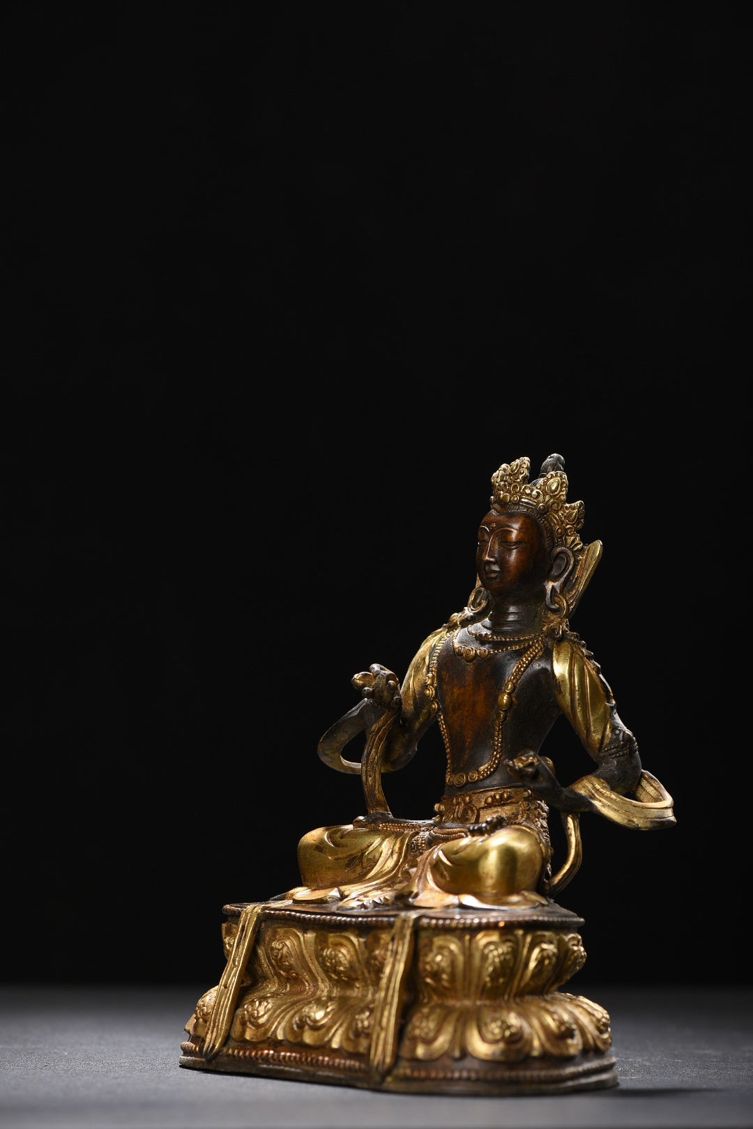 A0294 Vintage Chinese Gilt Gold Bronze Buddha Statue