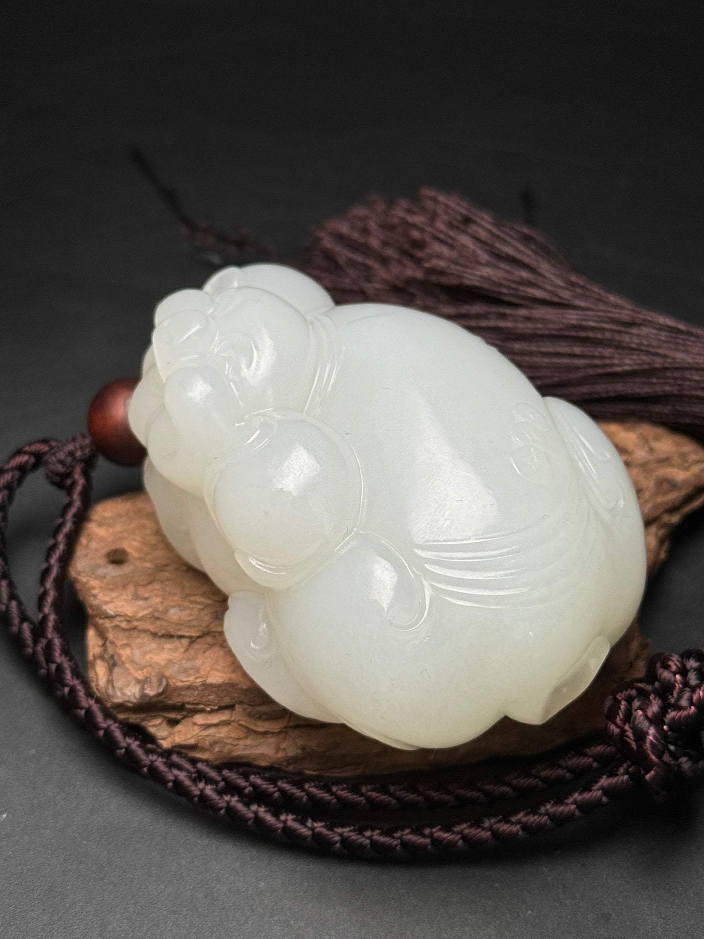 A0299 High Quality Chinese White Hetian Jade Carved Fortune Pig Statue