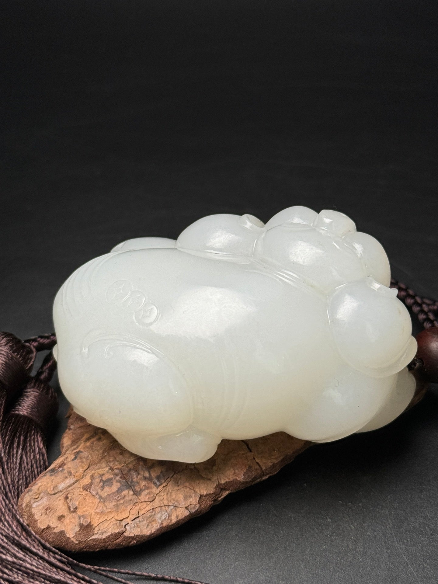 A0299 High Quality Chinese White Hetian Jade Carved Fortune Pig Statue