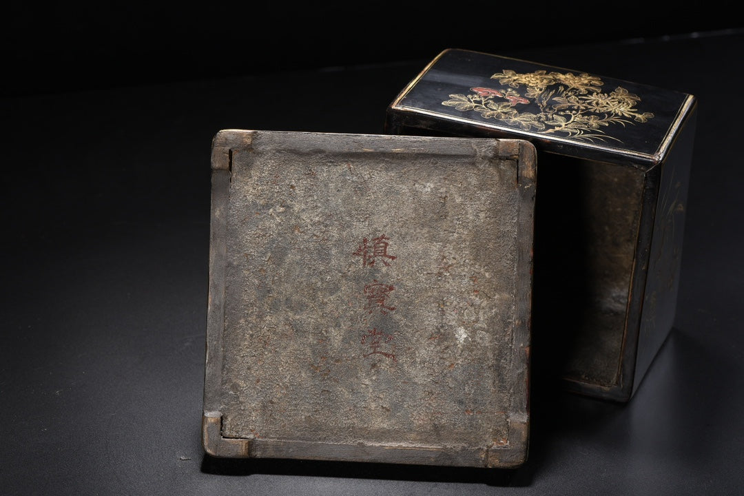 A0321 Old Chinese Gilt Gold Black Lacquerware Pine Tree & Figure Design Seal Box