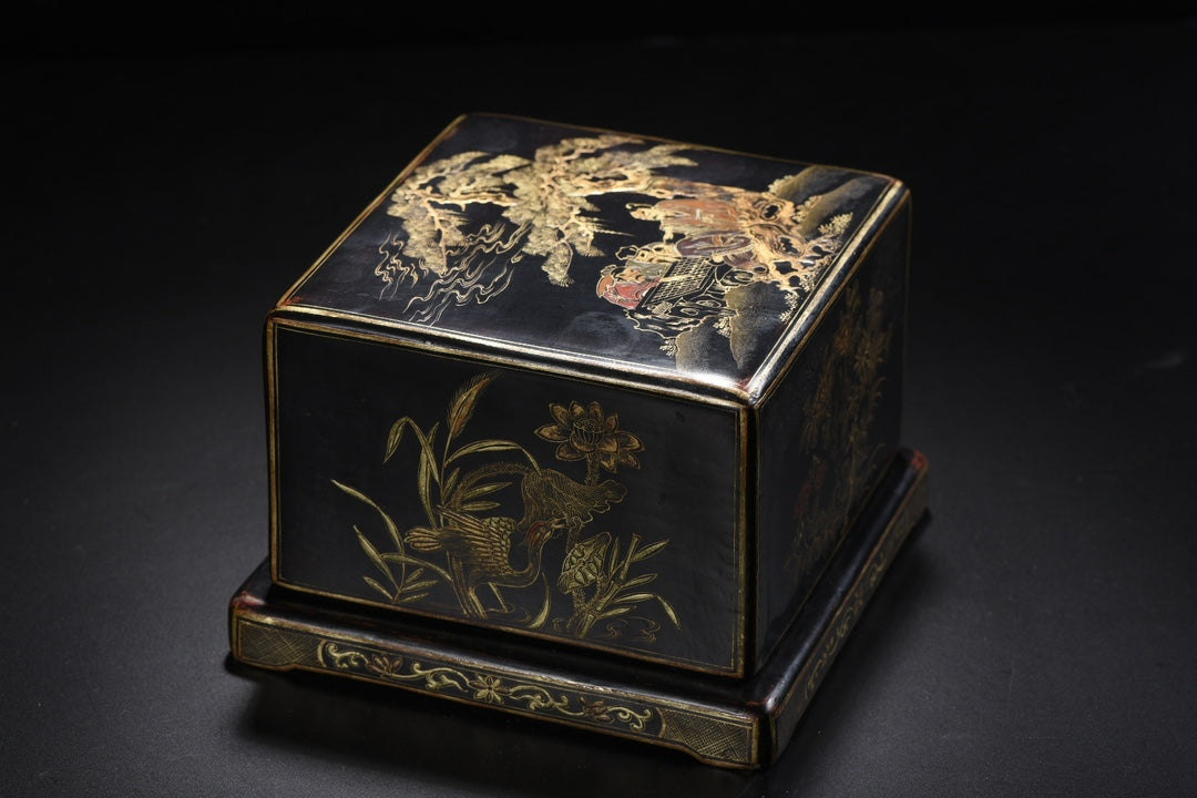 A0321 Old Chinese Gilt Gold Black Lacquerware Pine Tree & Figure Design Seal Box