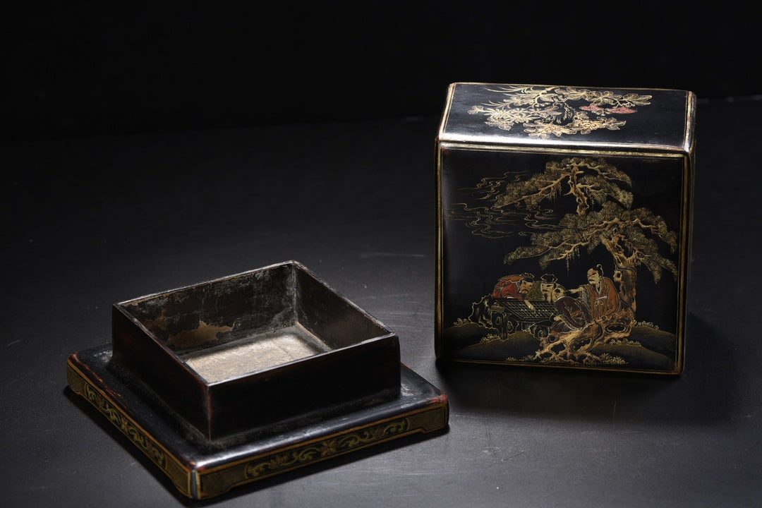 A0321 Old Chinese Gilt Gold Black Lacquerware Pine Tree & Figure Design Seal Box