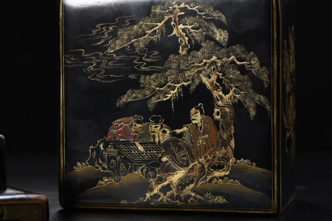 A0321 Old Chinese Gilt Gold Black Lacquerware Pine Tree & Figure Design Seal Box