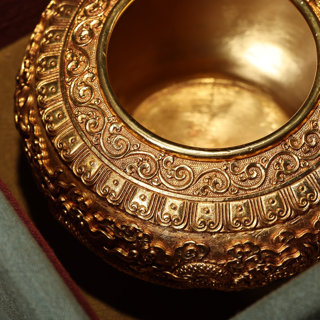 A0331 Vintage Chinese Gilt Gold Bronze Low Relief Dragon Brush Washer/Pot w Box