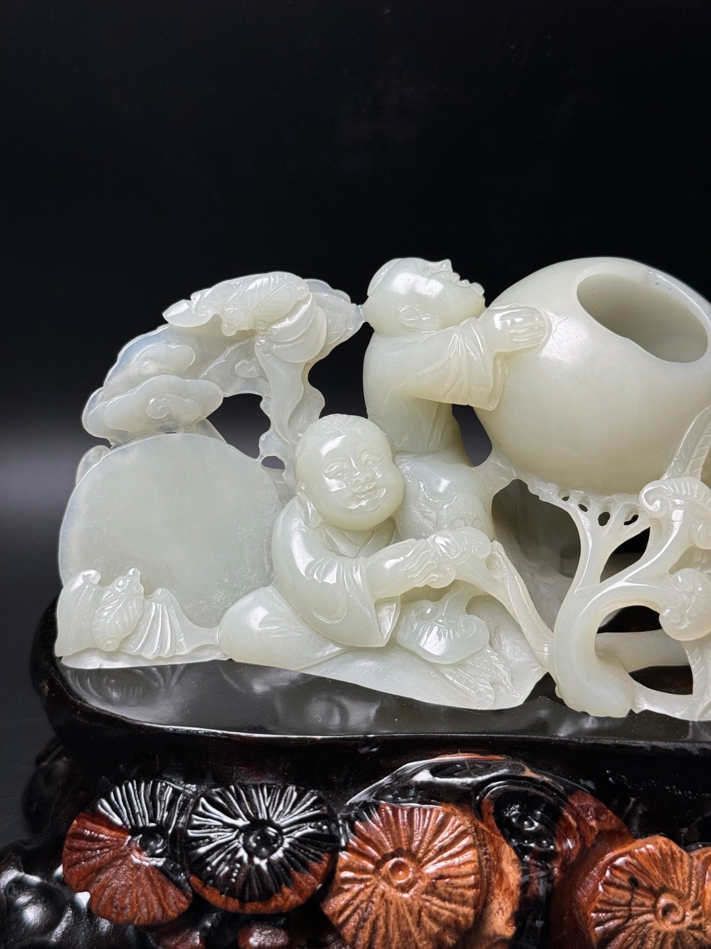 A0368 Chinese Natural Hetian Jade Carved Kid & Peach Brush Washer