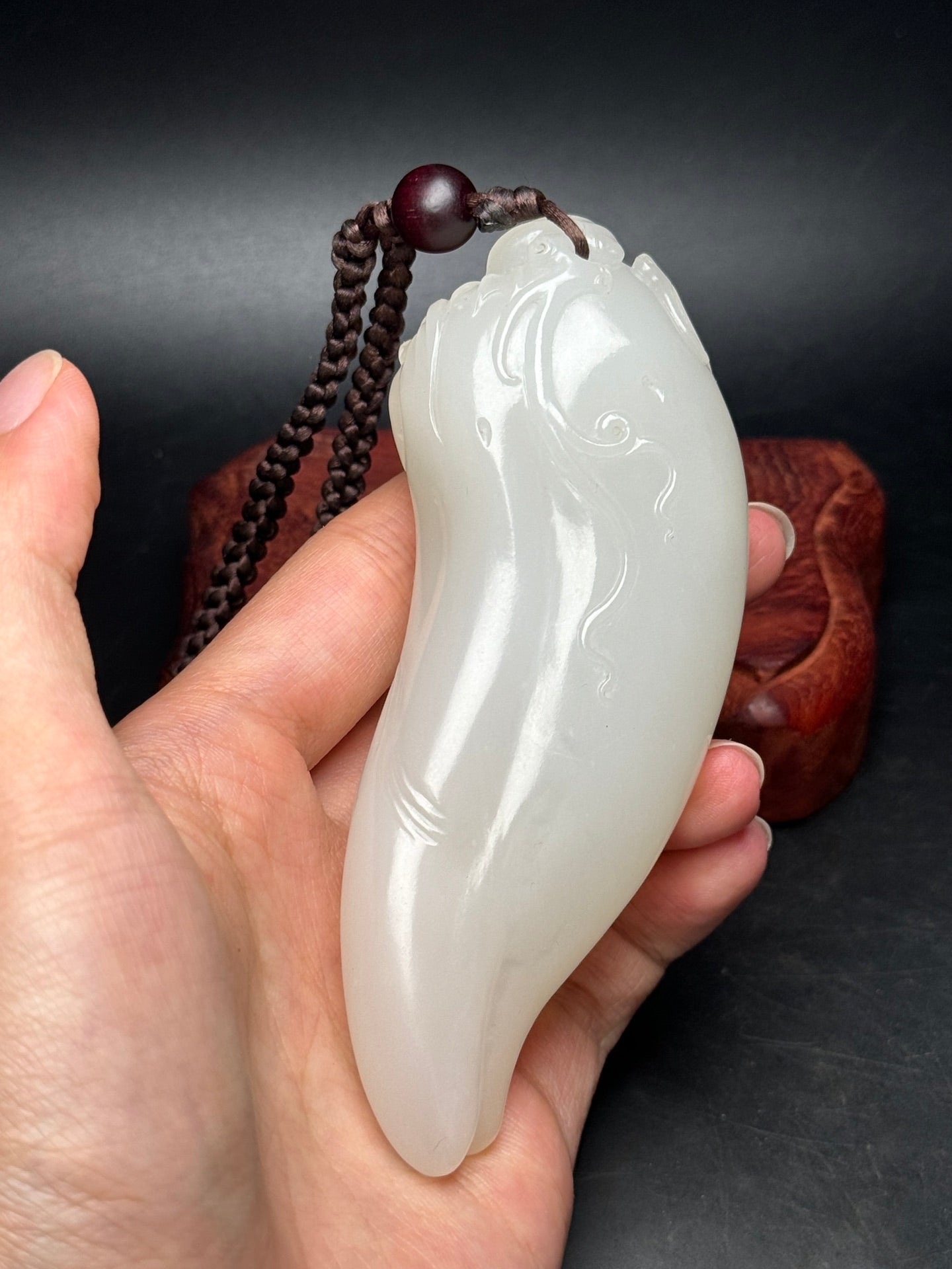 A0374 High Quality Chinese Natural Hetian Jade Carved Chili Pendant/Statue