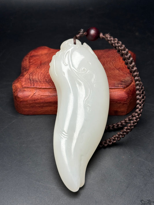 A0374 High Quality Chinese Natural Hetian Jade Carved Chili Pendant/Statue