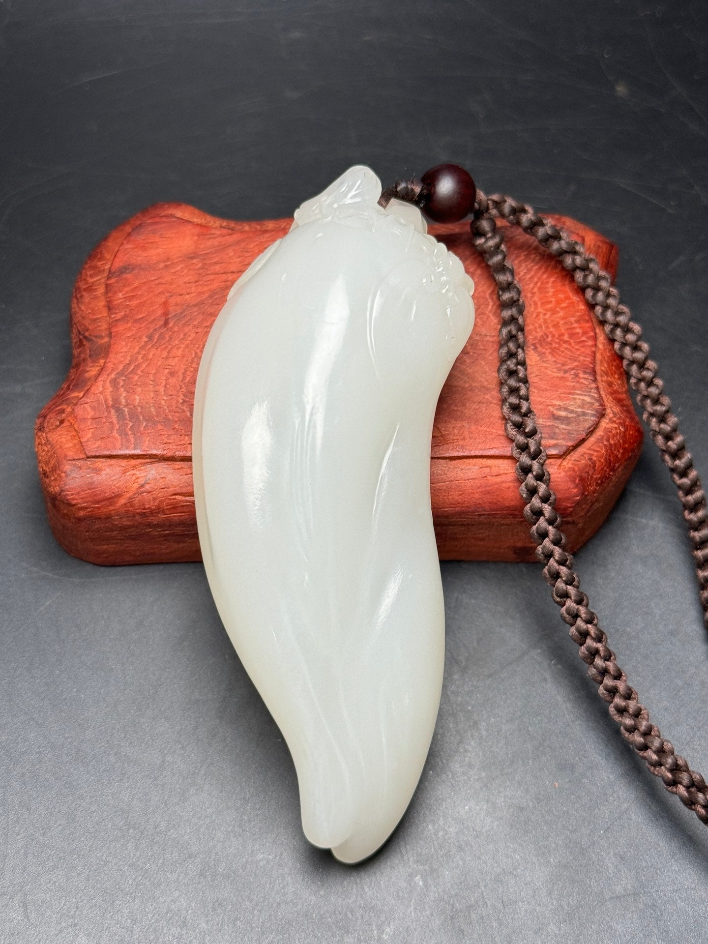 A0374 High Quality Chinese Natural Hetian Jade Carved Chili Pendant/Statue