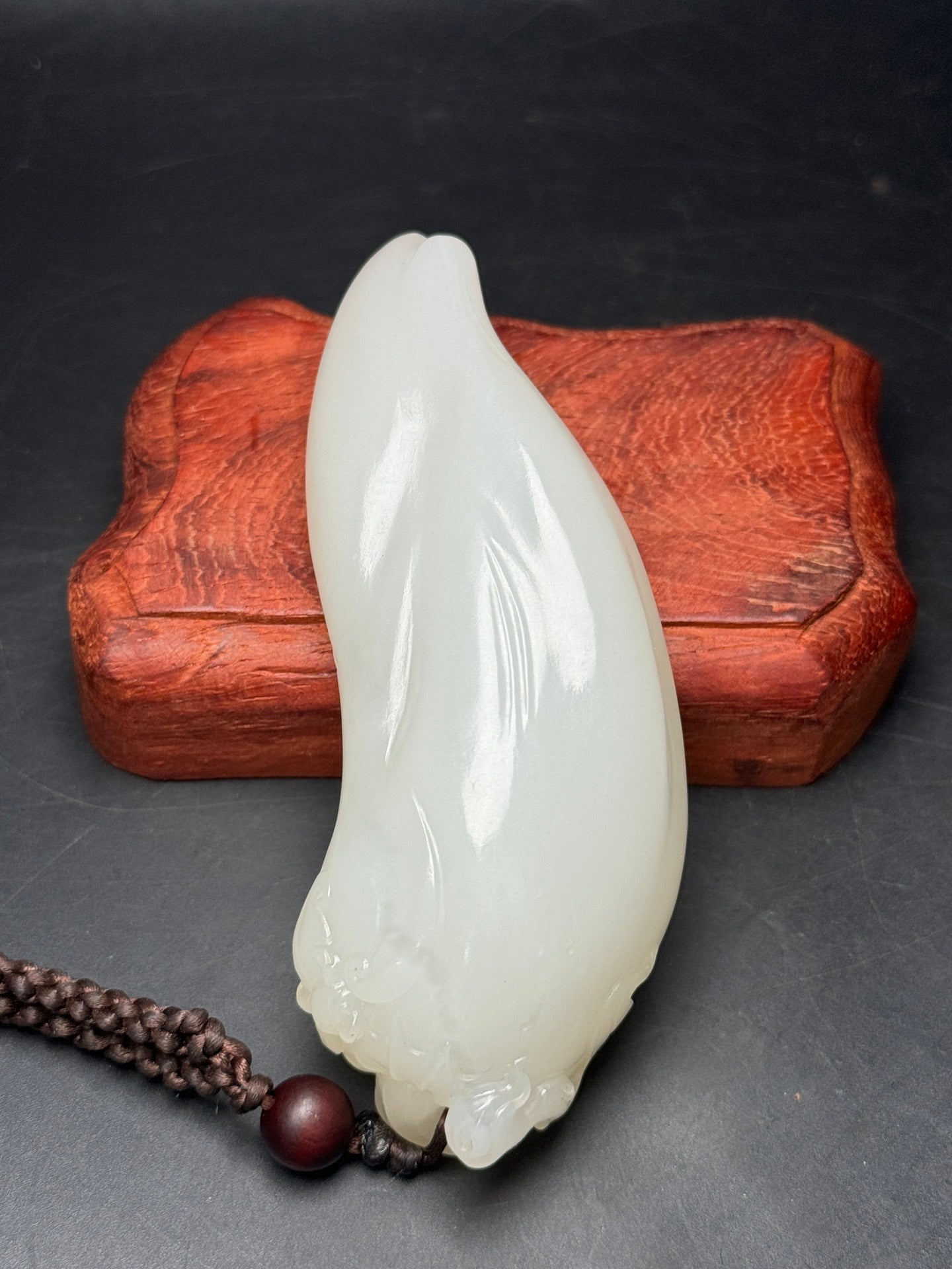 A0374 High Quality Chinese Natural Hetian Jade Carved Chili Pendant/Statue